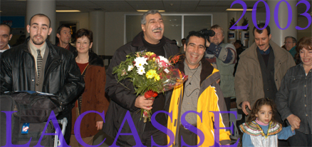 accueil à l'aéroport de Ferhat Mehenni lors de sa venue en 2003